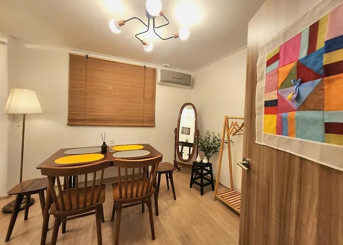 Byulbam - 5mins To Hyochang Park Station Apartment